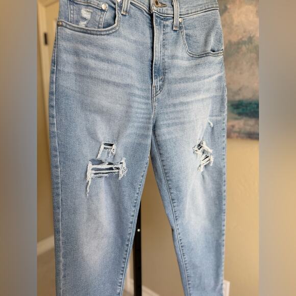 New Levi Silver Tab Mom Jeans Women’s size 27 Light Wash Denim Distressed - Picture 3 of 8